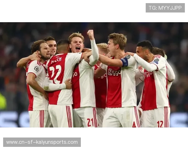 阿贾克斯主帅海廷加盛赞奥斯梅恩：速度与力量并存，阿贾克斯对海伦芬